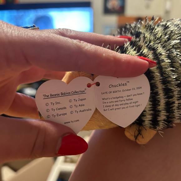 Ty Beanie Baby - Chuckles 2004 Hedgehog (6 Inch) - Picture 3 of 3
